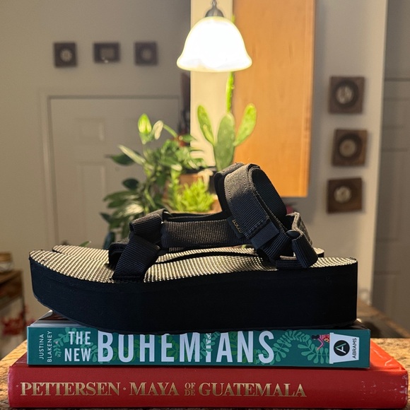 Teva Platforms in Black NWOT Size 8 - Picture 3 of 6